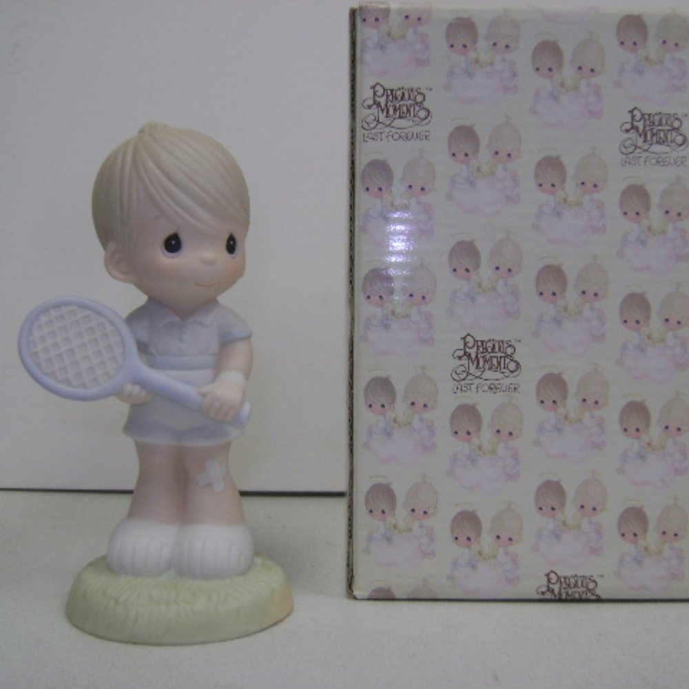 Precious moment porcelain figurine 1985 "Serving the Lord" #100293